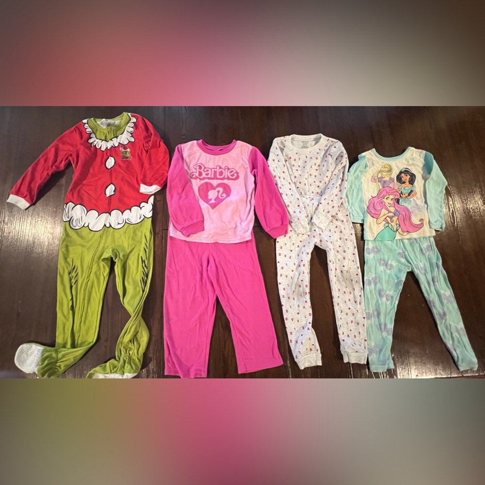 5T pajama bundle Grinch Barbie Princess